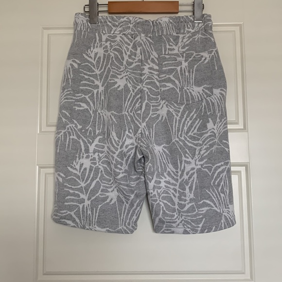 Men’s Shorts - Picture 2 of 8